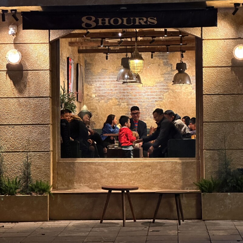 Mẫu quán cafe sử dụng sơn hiệu ứng tạo điểm nhấn