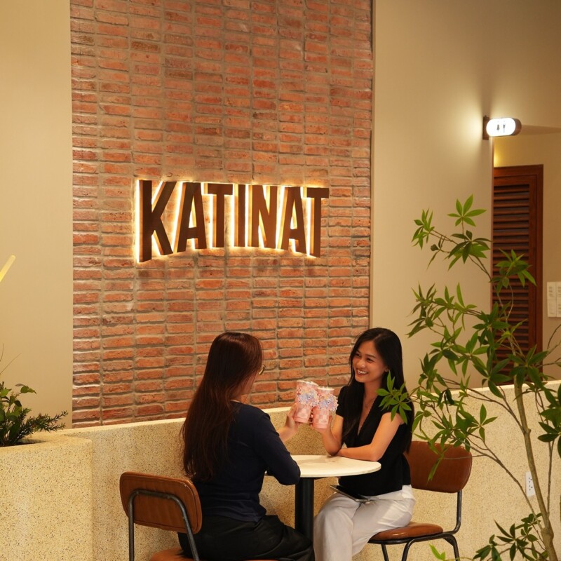 Mẫu quán cafe sử dụng sơn hiệu ứng tạo điểm nhấn