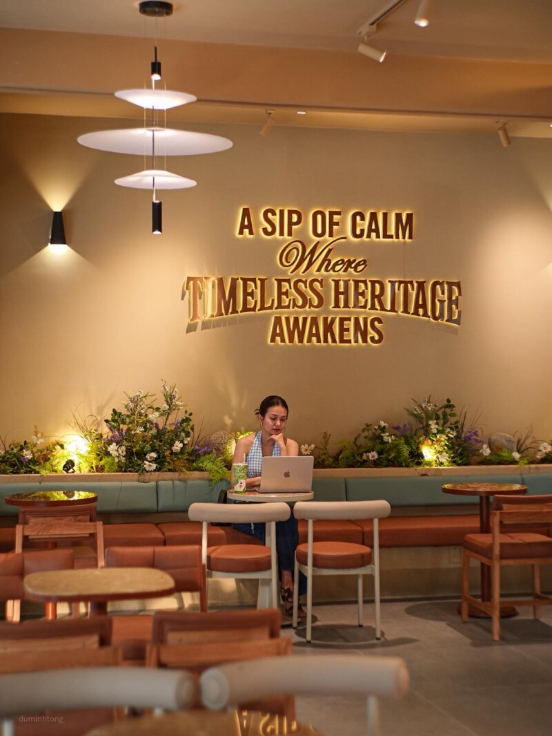 Mẫu quán cafe sử dụng sơn hiệu ứng tạo điểm nhấn